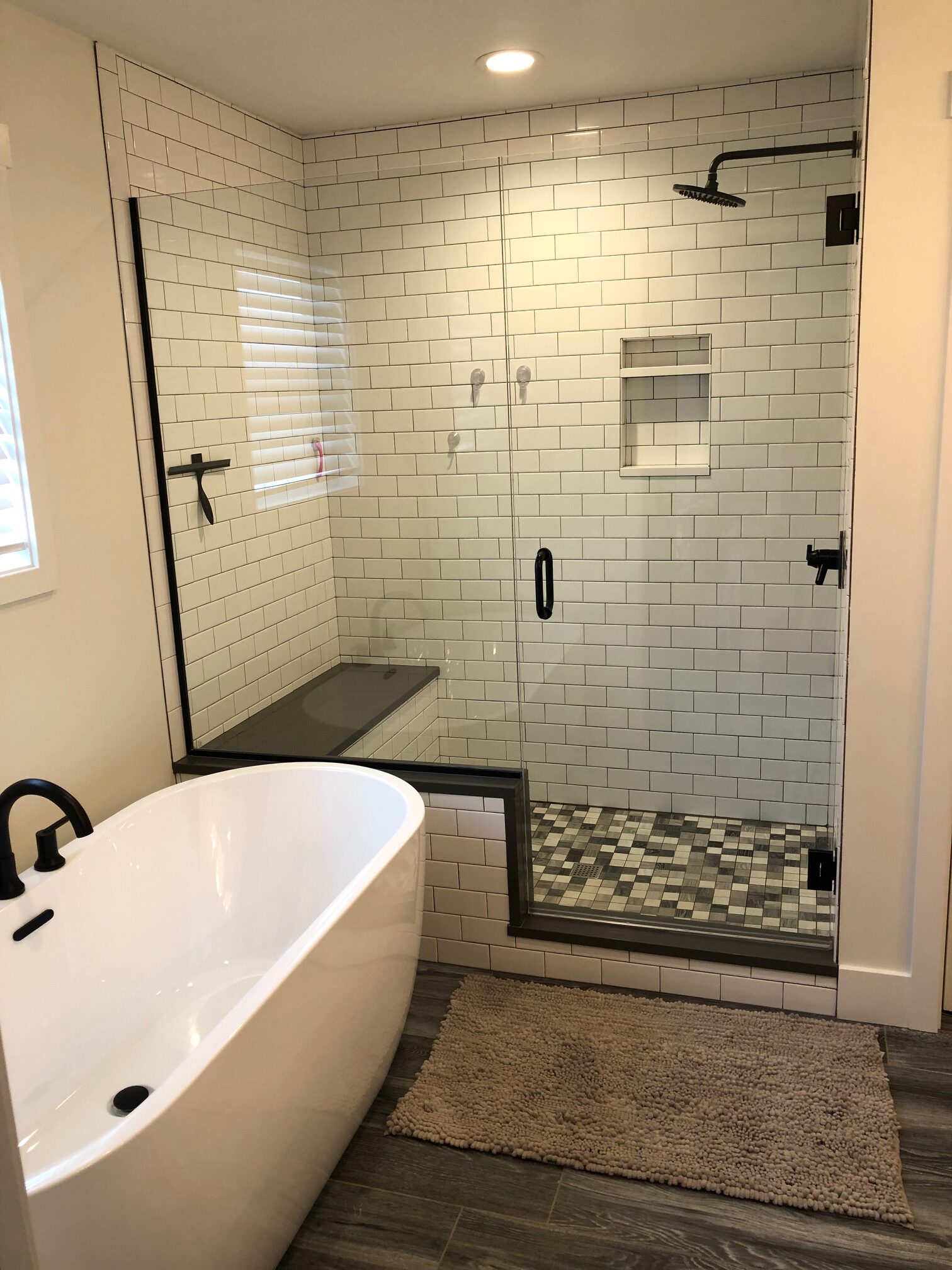 37 CW - MASTER BATH